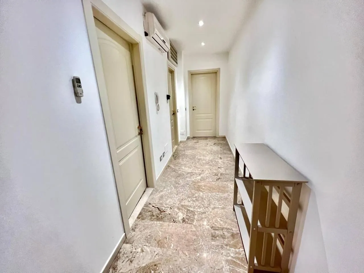 Centro Di Voghera, In Coorte Tranquilla, A Pochi Passi Dal Duomo E Dalla Stazione Ferroviaria Di Voghera Appartement